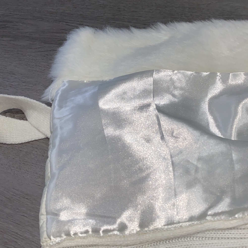 XOXO White Fur Vest Women’s - Picture 9 of 12